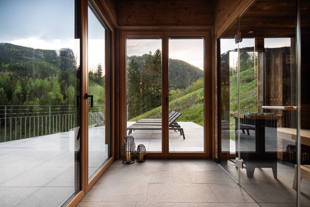 Sauna-Bereich mit Bergblick